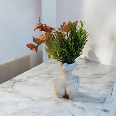 🌿 Vase déco buste féminin en résine blanche – Élégance moderne